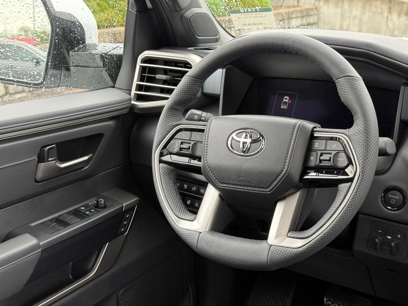 Toyota Tundra 4WD Vehicle Image 07