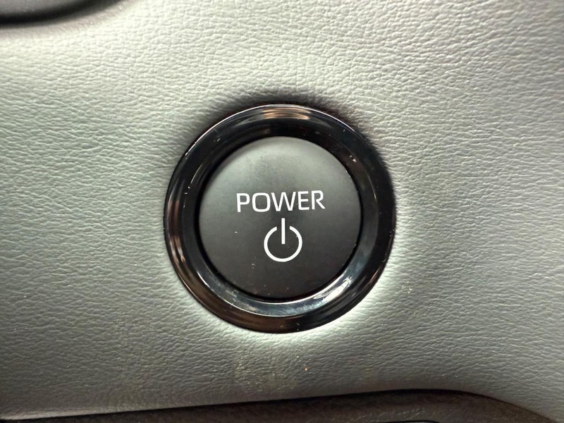 Toyota Tundra 4WD Vehicle Image 10