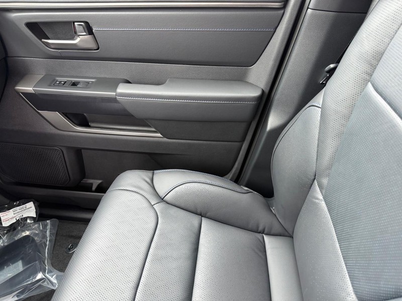 Toyota Tundra 4WD Vehicle Image 15