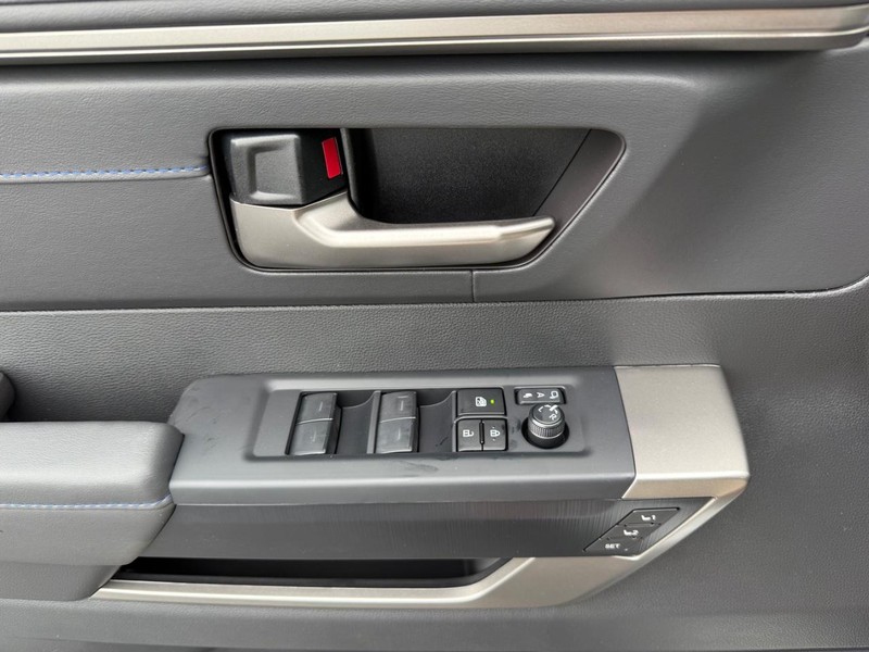 Toyota Tundra 4WD Vehicle Image 19