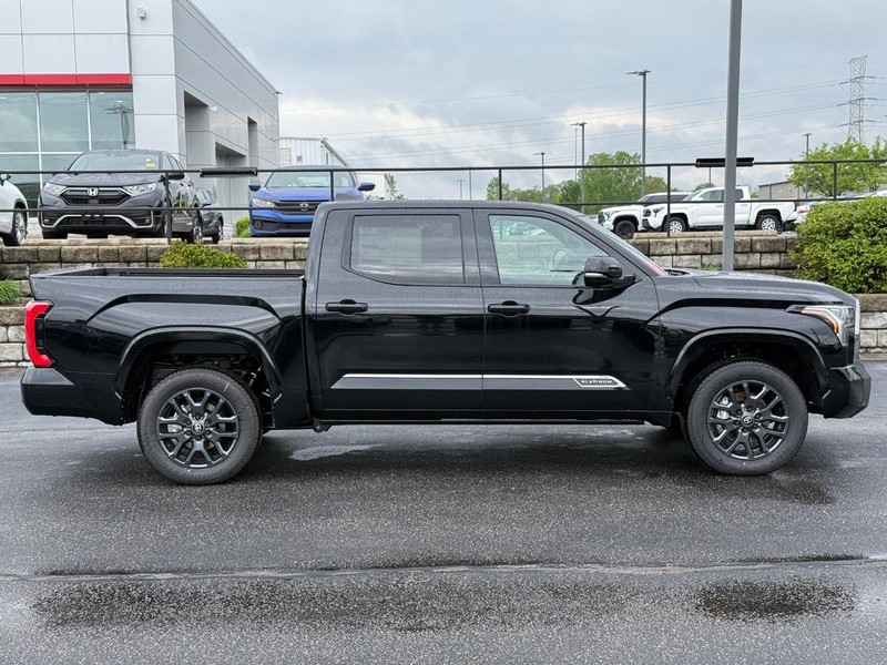Toyota Tundra 4WD Vehicle Image 02