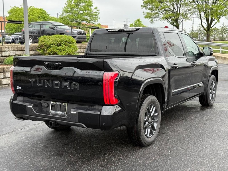 Toyota Tundra 4WD Vehicle Image 03
