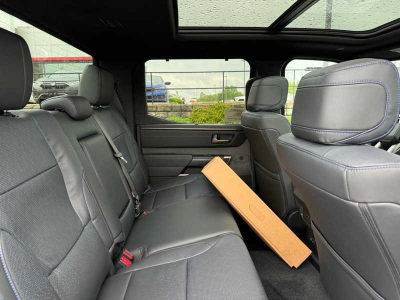 Toyota Tundra 4WD Vehicle Image 04