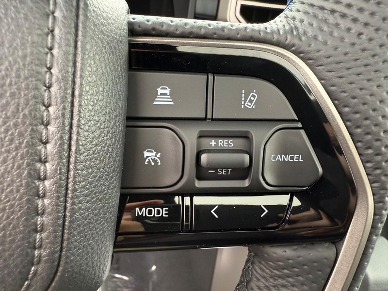 Toyota Tundra 4WD Vehicle Image 09