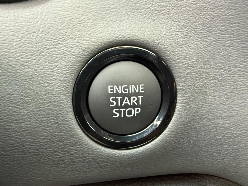 Toyota Tundra 4WD Vehicle Image 10
