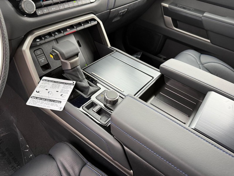 Toyota Tundra 4WD Vehicle Image 14