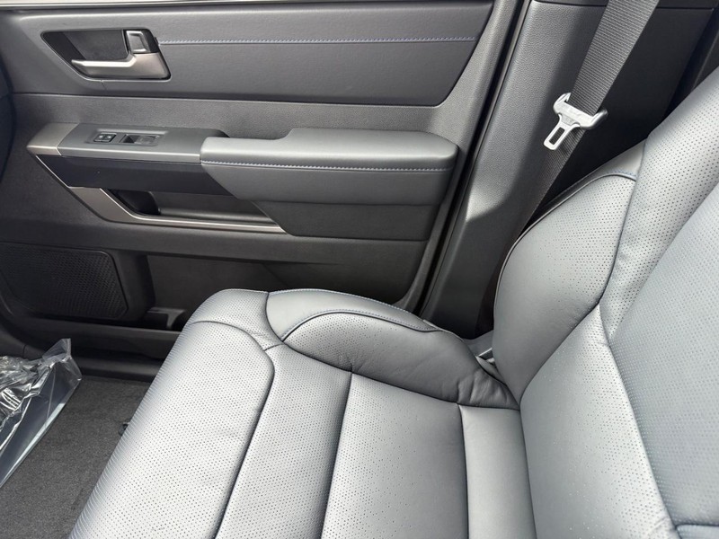 Toyota Tundra 4WD Vehicle Image 15