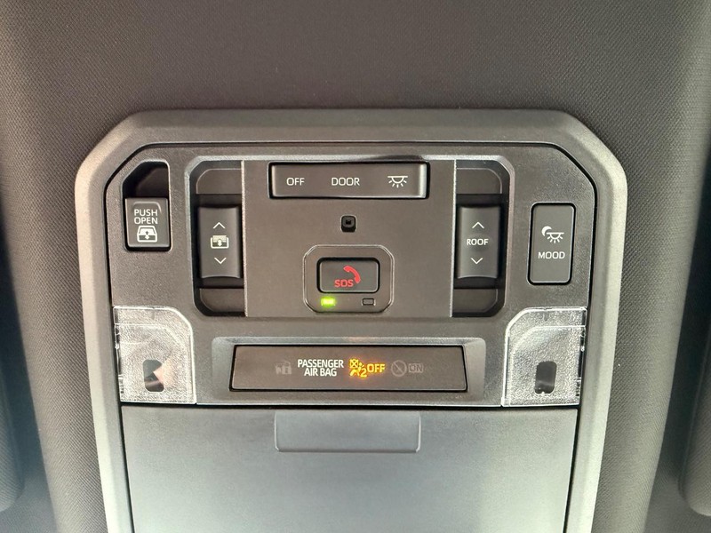 Toyota Tundra 4WD Vehicle Image 16
