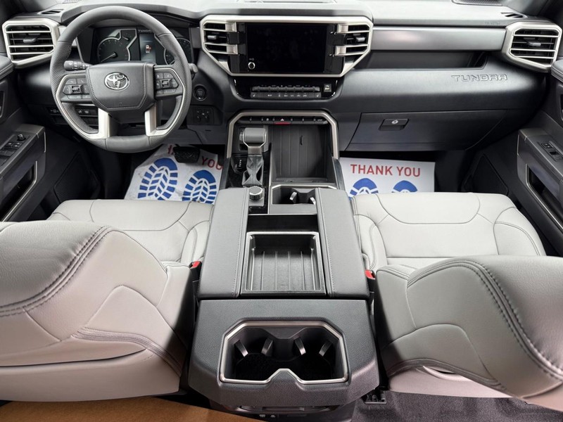 Toyota Tundra 4WD Vehicle Image 05