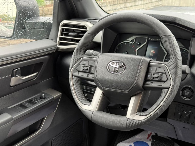 Toyota Tundra 4WD Vehicle Image 06