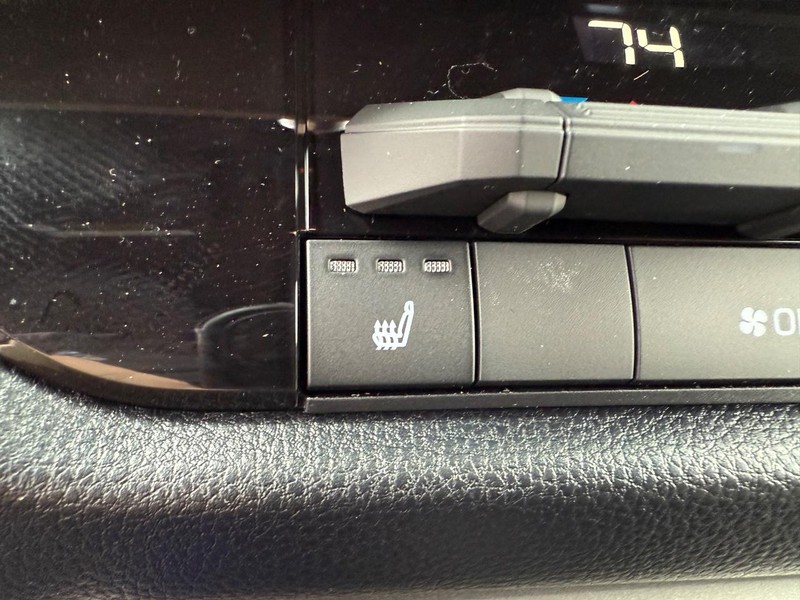 Toyota Tundra 4WD Vehicle Image 10