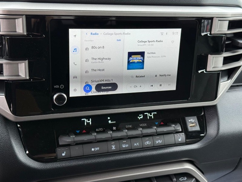 Toyota Tundra 4WD Vehicle Image 11