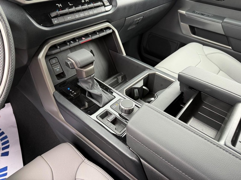 Toyota Tundra 4WD Vehicle Image 13
