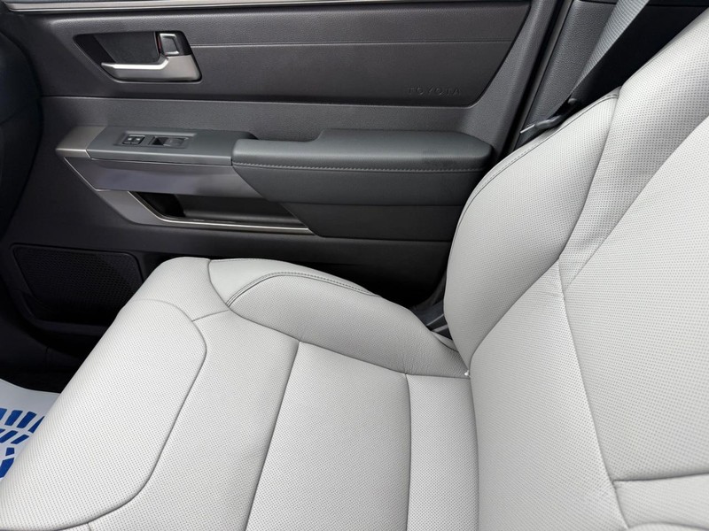 Toyota Tundra 4WD Vehicle Image 14