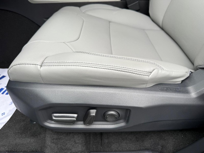 Toyota Tundra 4WD Vehicle Image 18