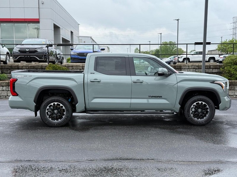Toyota Tundra 4WD Vehicle Image 02