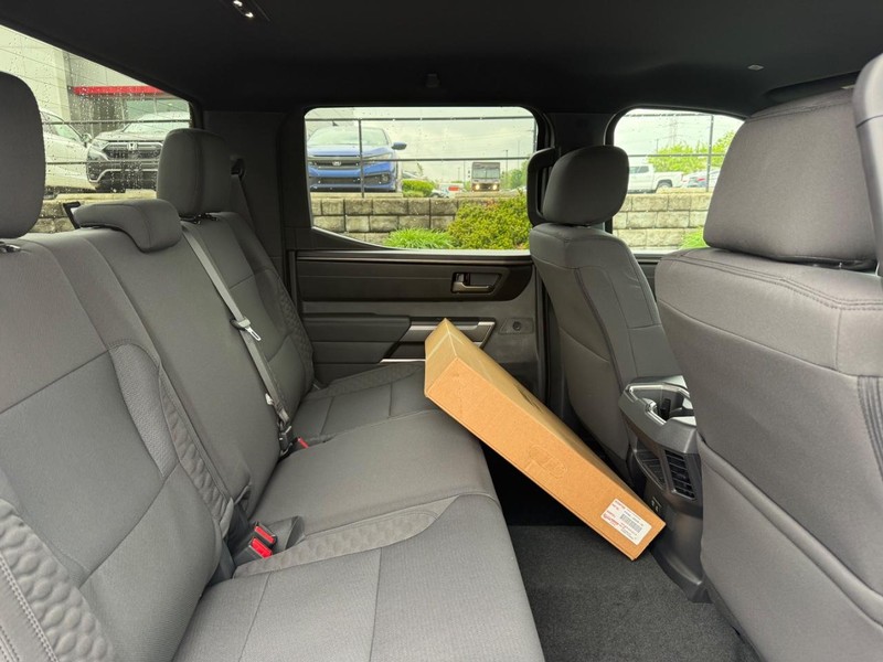 Toyota Tundra 4WD Vehicle Image 04