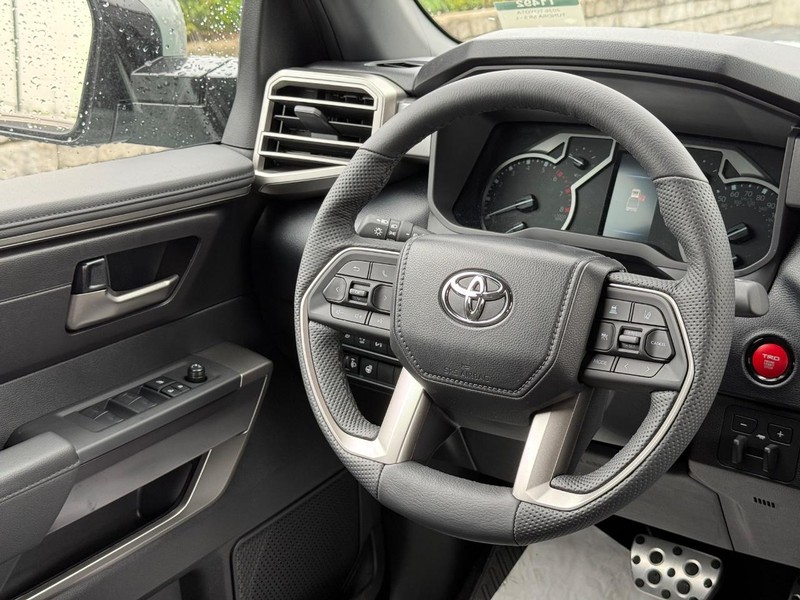 Toyota Tundra 4WD Vehicle Image 06