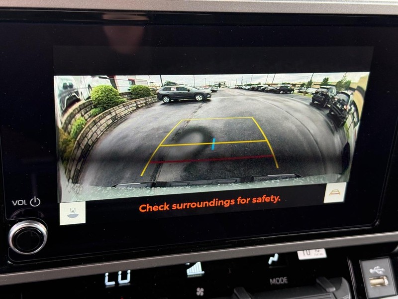 Toyota Tundra 4WD Vehicle Image 11