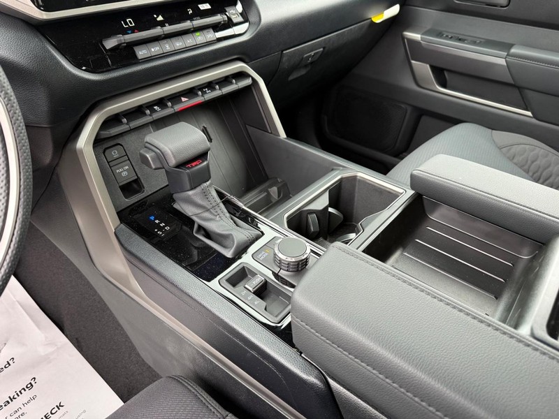 Toyota Tundra 4WD Vehicle Image 12