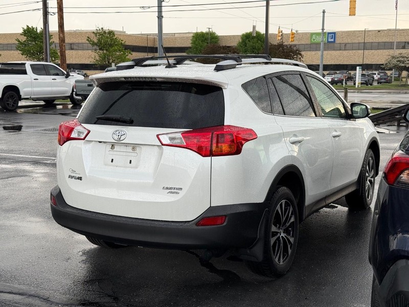 Toyota RAV4 Vehicle Image 04