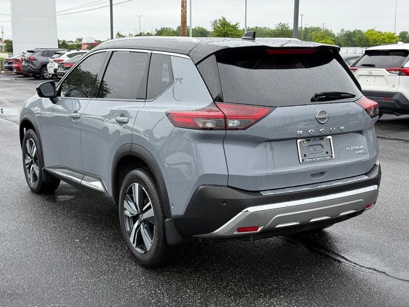 Nissan Rogue Vehicle Full-screen Gallery Image 05