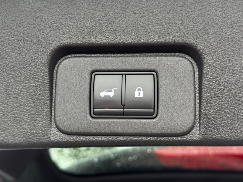 Nissan Rogue Vehicle Full-screen Gallery Image 08