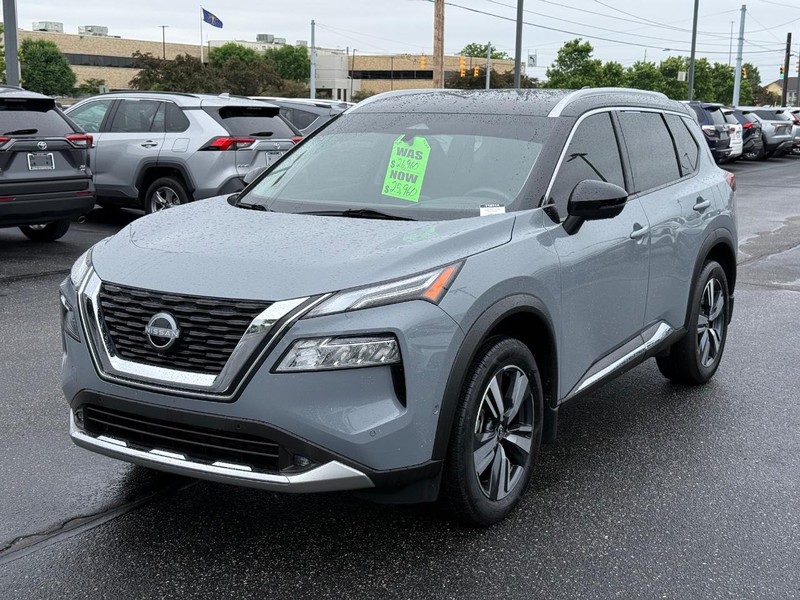 Nissan Rogue Vehicle Full-screen Gallery Image 09