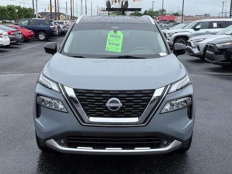 Nissan Rogue Vehicle Full-screen Gallery Image 10