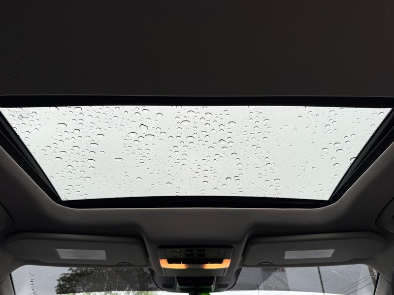 Nissan Rogue Vehicle Full-screen Gallery Image 12