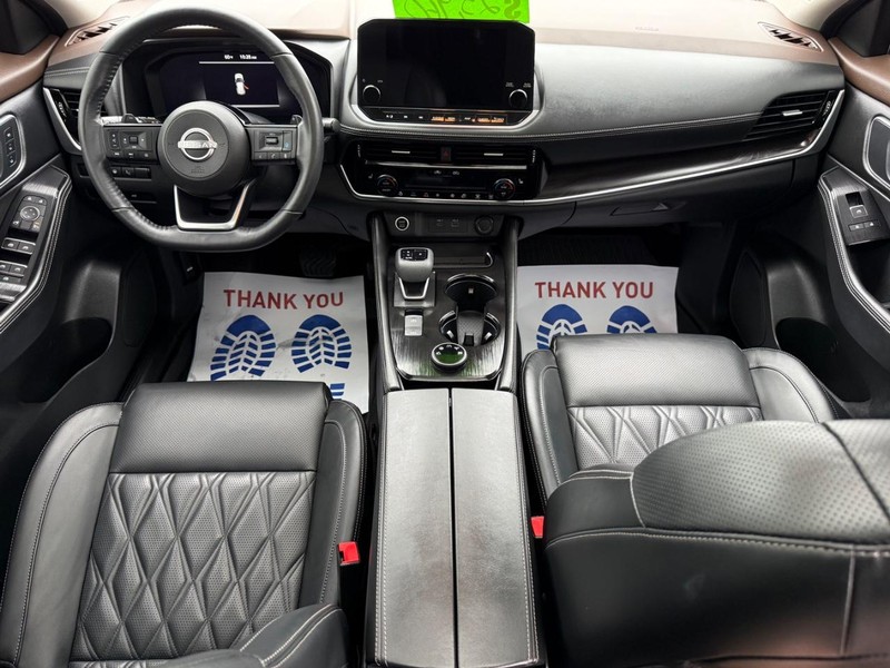 Nissan Rogue Vehicle Full-screen Gallery Image 13