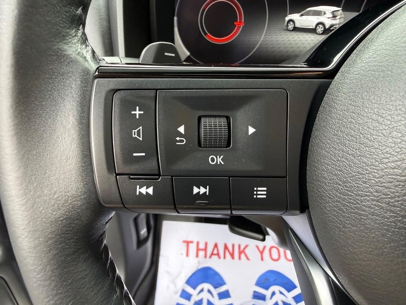 Nissan Rogue Vehicle Full-screen Gallery Image 15