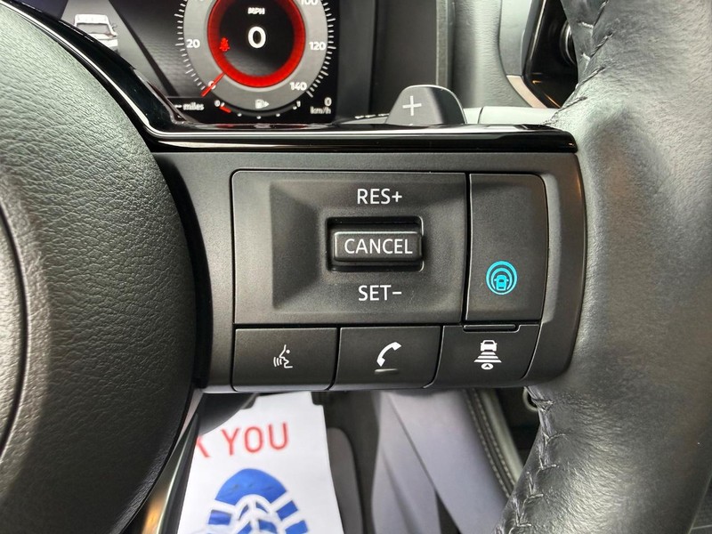 Nissan Rogue Vehicle Full-screen Gallery Image 16