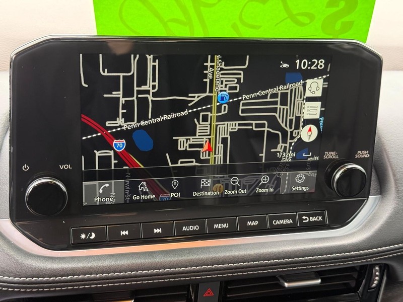Nissan Rogue Vehicle Full-screen Gallery Image 19