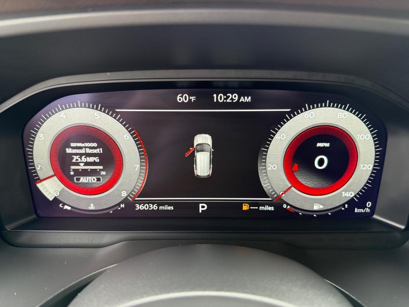 Nissan Rogue Vehicle Full-screen Gallery Image 26
