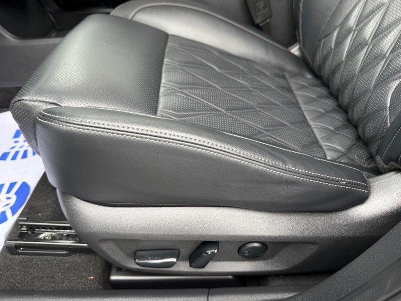 Nissan Rogue Vehicle Full-screen Gallery Image 29