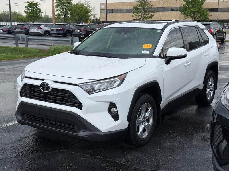 Toyota RAV4 Vehicle Image 02