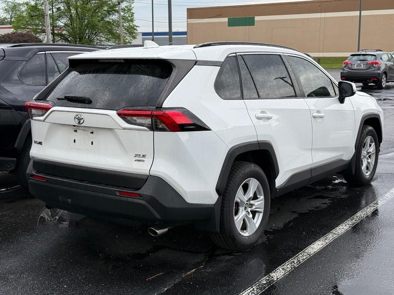 Toyota RAV4 Vehicle Image 04