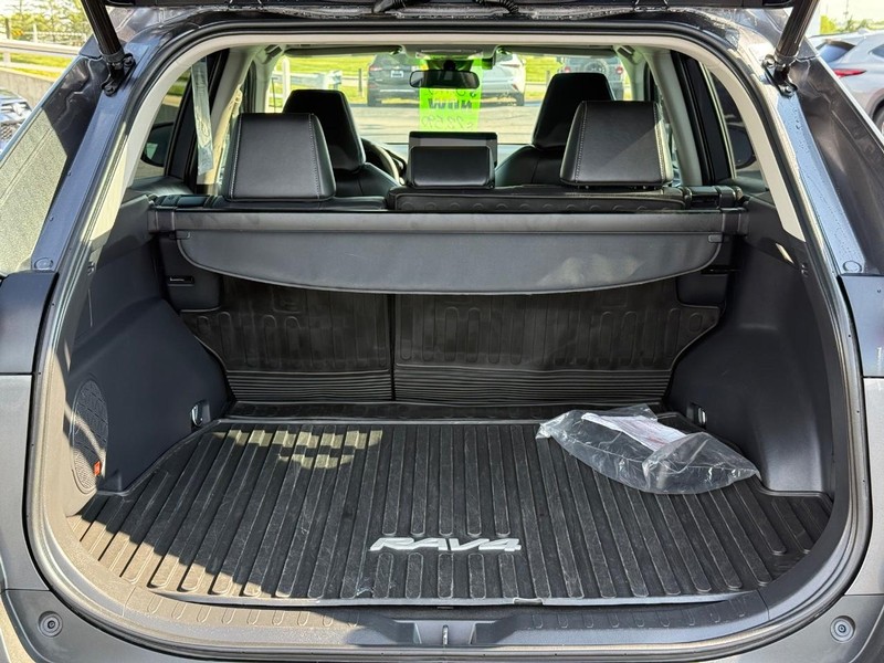 Toyota RAV4 Vehicle Full-screen Gallery Image 07