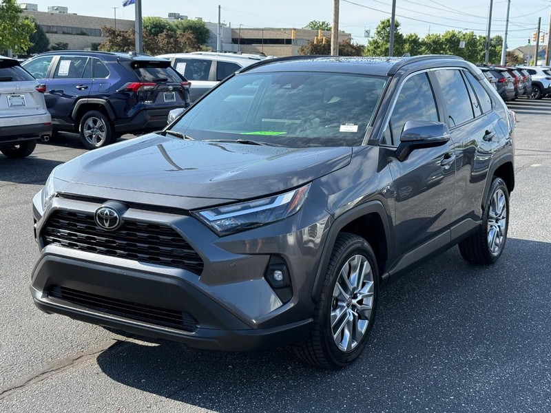 Toyota RAV4 Vehicle Full-screen Gallery Image 09