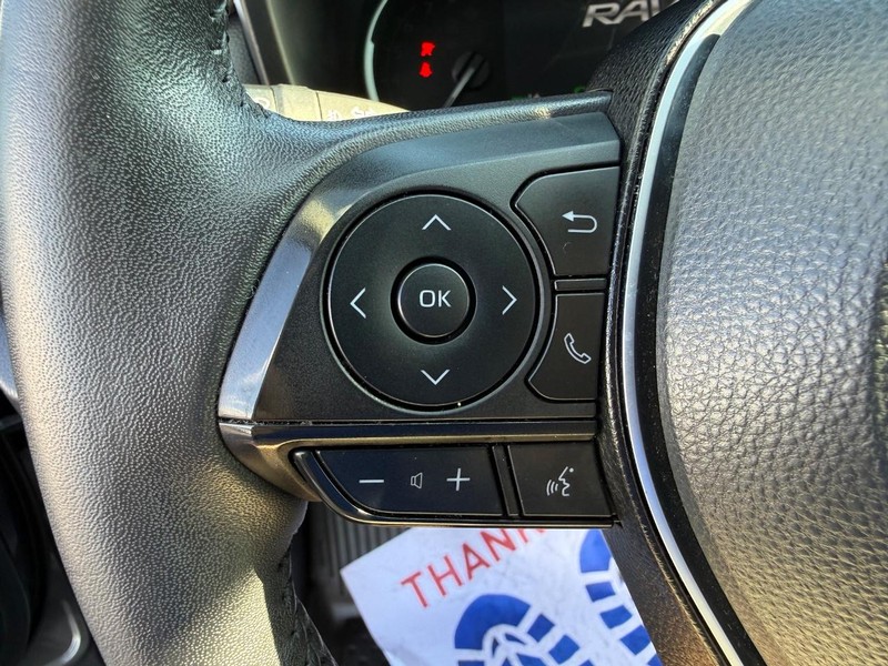Toyota RAV4 Vehicle Full-screen Gallery Image 15