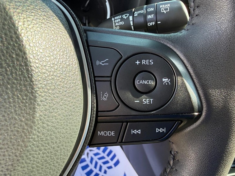 Toyota RAV4 Vehicle Full-screen Gallery Image 16