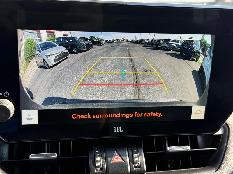 Toyota RAV4 Vehicle Full-screen Gallery Image 20
