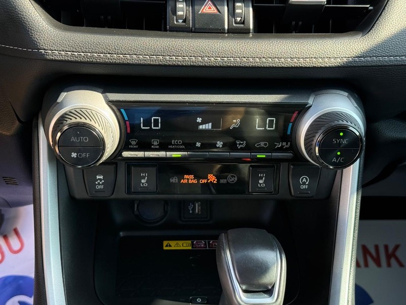 Toyota RAV4 Vehicle Full-screen Gallery Image 21
