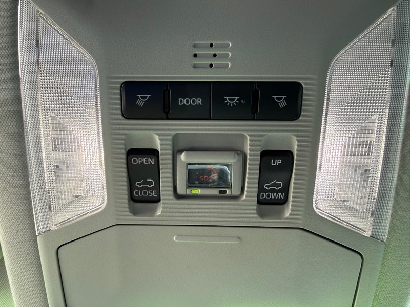 Toyota RAV4 Vehicle Full-screen Gallery Image 24