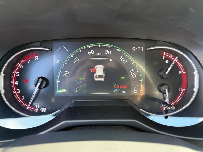 Toyota RAV4 Vehicle Full-screen Gallery Image 25