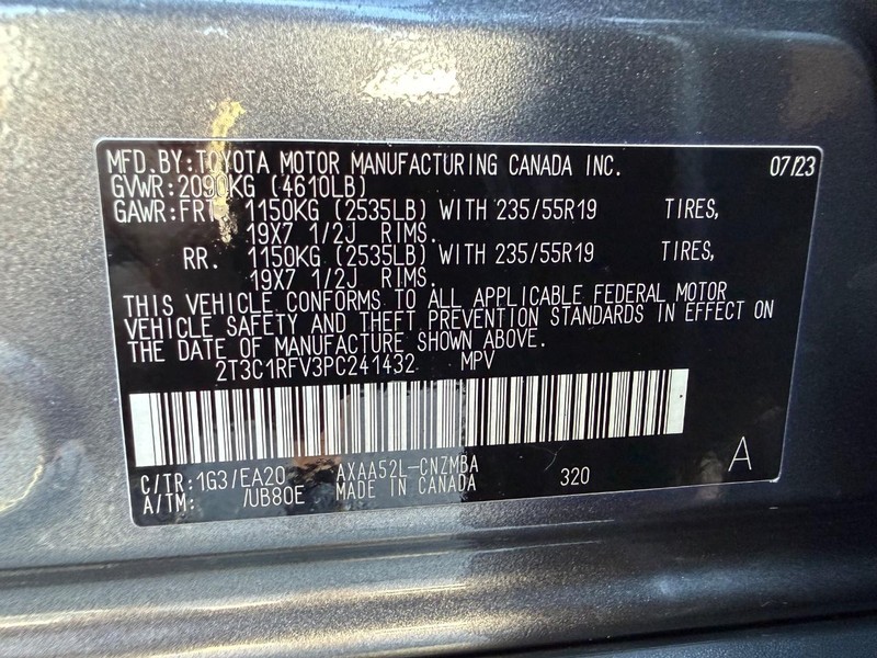 Toyota RAV4 Vehicle Full-screen Gallery Image 29