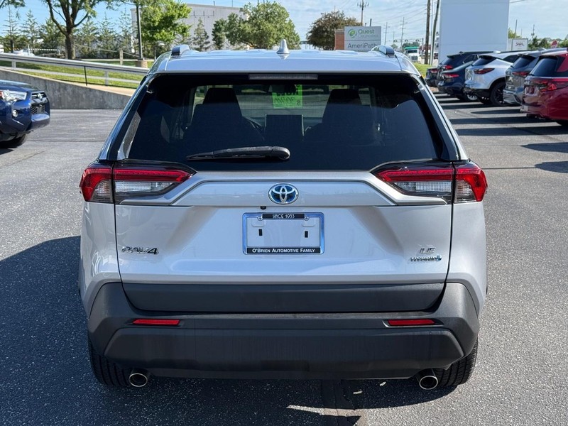 Toyota RAV4 Vehicle Full-screen Gallery Image 04