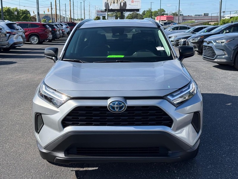 Toyota RAV4 Vehicle Full-screen Gallery Image 09