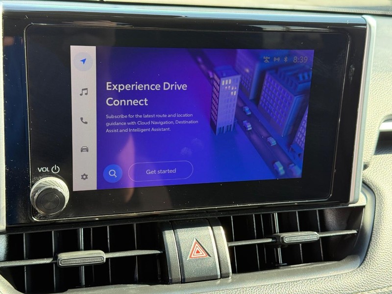 Toyota RAV4 Vehicle Full-screen Gallery Image 15